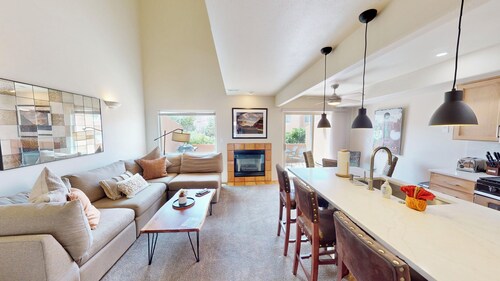 Henning's Escape~3328 | 2 Bed, 2 Bath