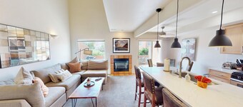 Piscina al aire libre + Patio privado + vistas del borde de Moab = su escapada perfecta en condominio