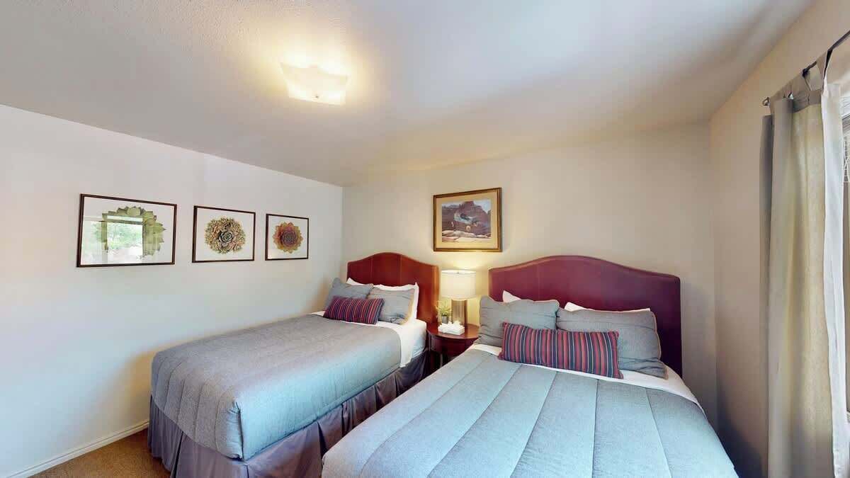 2 bedrooms, iron/ironing board, WiFi (free), bed sheets