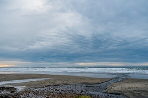 Una spiaggia nelle vicinanze