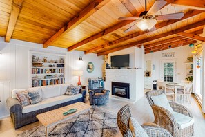 TV, lettore DVD, libri, videoteca