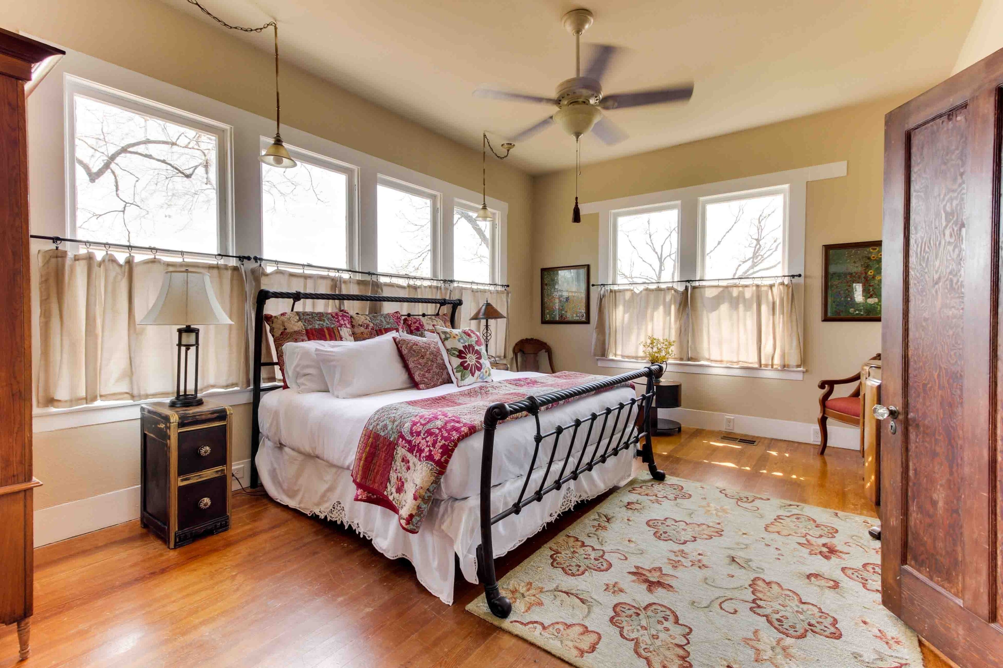 2 室のベッドルーム、アイロン / アイロン台、インターネット、ベッドシーツ