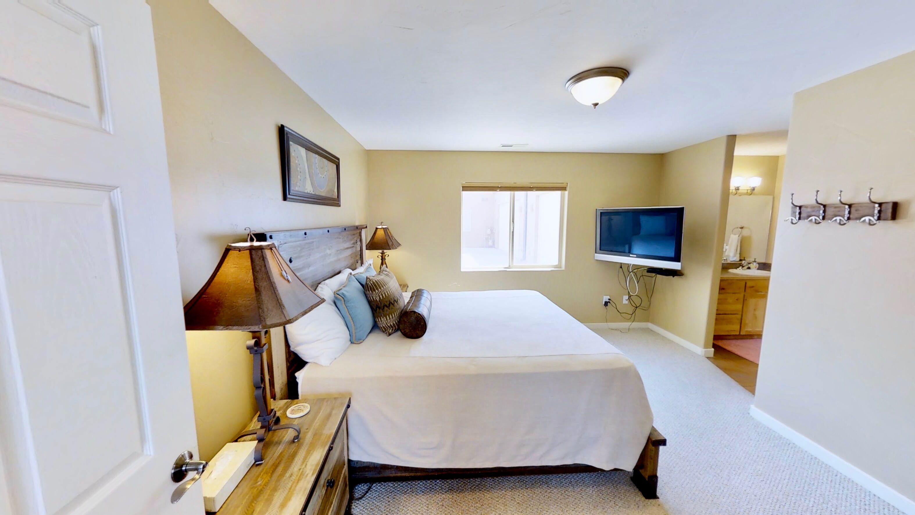 3 bedrooms, iron/ironing board, free WiFi, bed sheets
