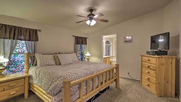 3 bedrooms, desk, laptop workspace, iron/ironing board