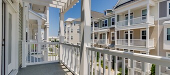 Charmigt hundvÀnligt radhus bara 1 1/2 kvarter till stranden w / delad pool