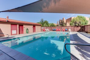 A heated pool - Condo Surrounded by Natural Red Rock Beauty with Seasonal Pool Access (Moab)