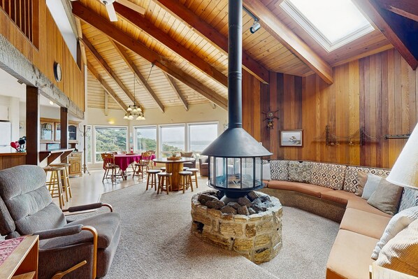 TV, fireplace, DVD player, books