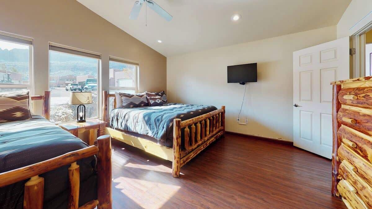 3 bedrooms, iron/ironing board, WiFi (free), bed sheets
