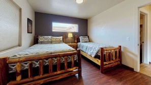 3 bedrooms, iron/ironing board, WiFi (free), bed sheets - Moab Adventure - V3, 3 Bedroom Townhome (Moab)