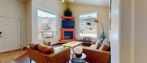 Smart TV, fireplace