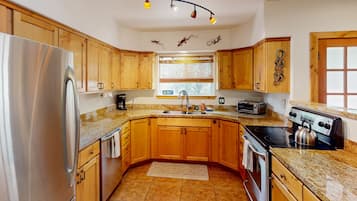 KĂŒhlschrank, Mikrowelle, Ofen, Herdplatte