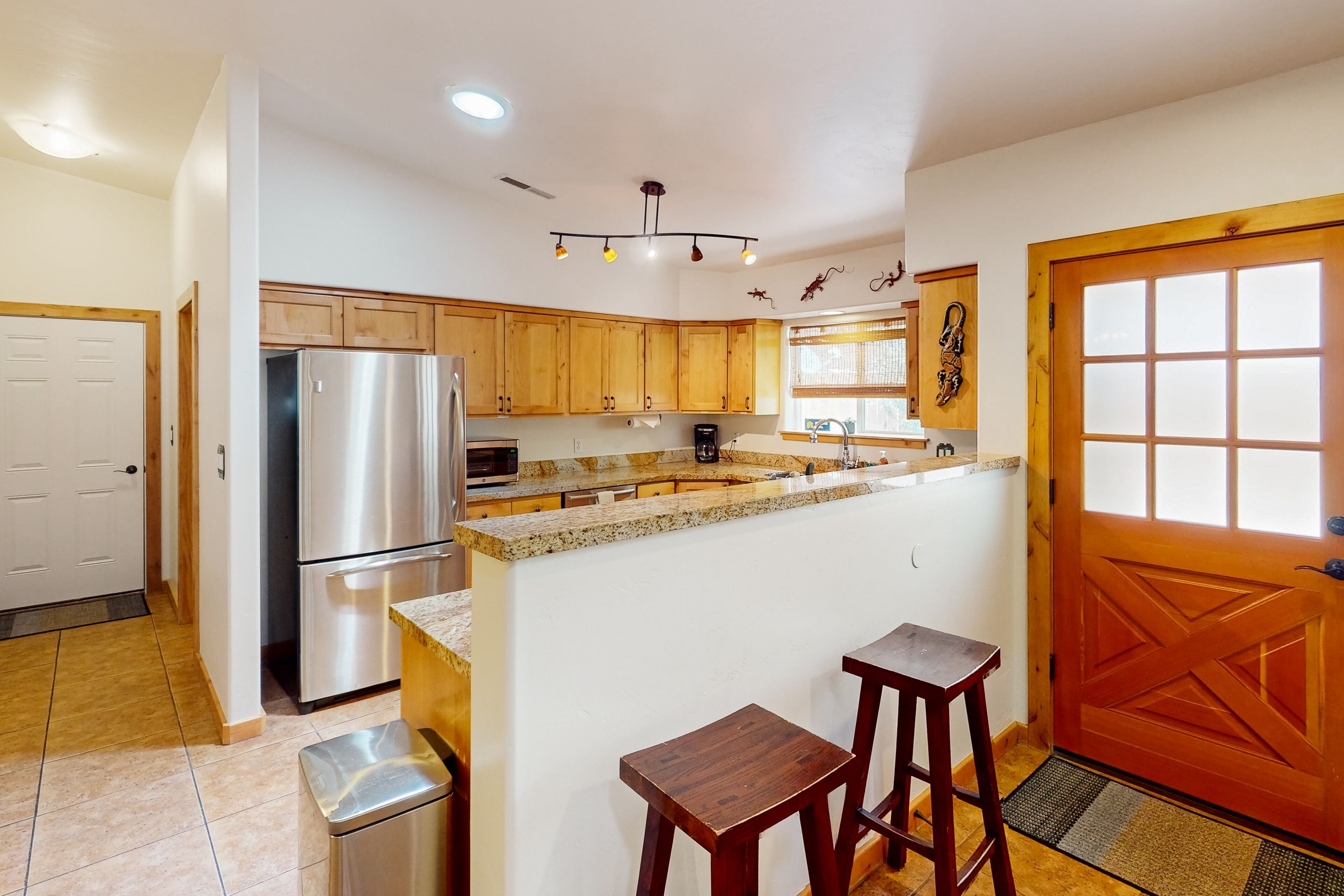 ثلاجة، ميكروويف، فرن، موقد طهي مسطح