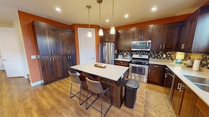 Coffee/tea maker, fridge, microwave, oven
