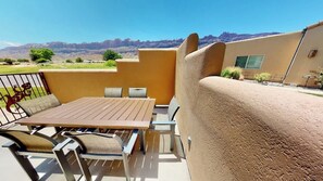 Outdoor dining - Grey Pearl - Q3, Gorgeous Condo (Moab)
