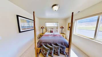 3 bedrooms, iron/ironing board, WiFi (free), bed sheets