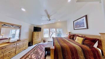 3 bedrooms, iron/ironing board, WiFi (free), bed sheets