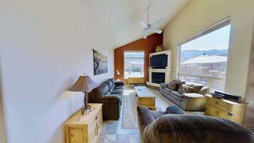 TV, fireplace