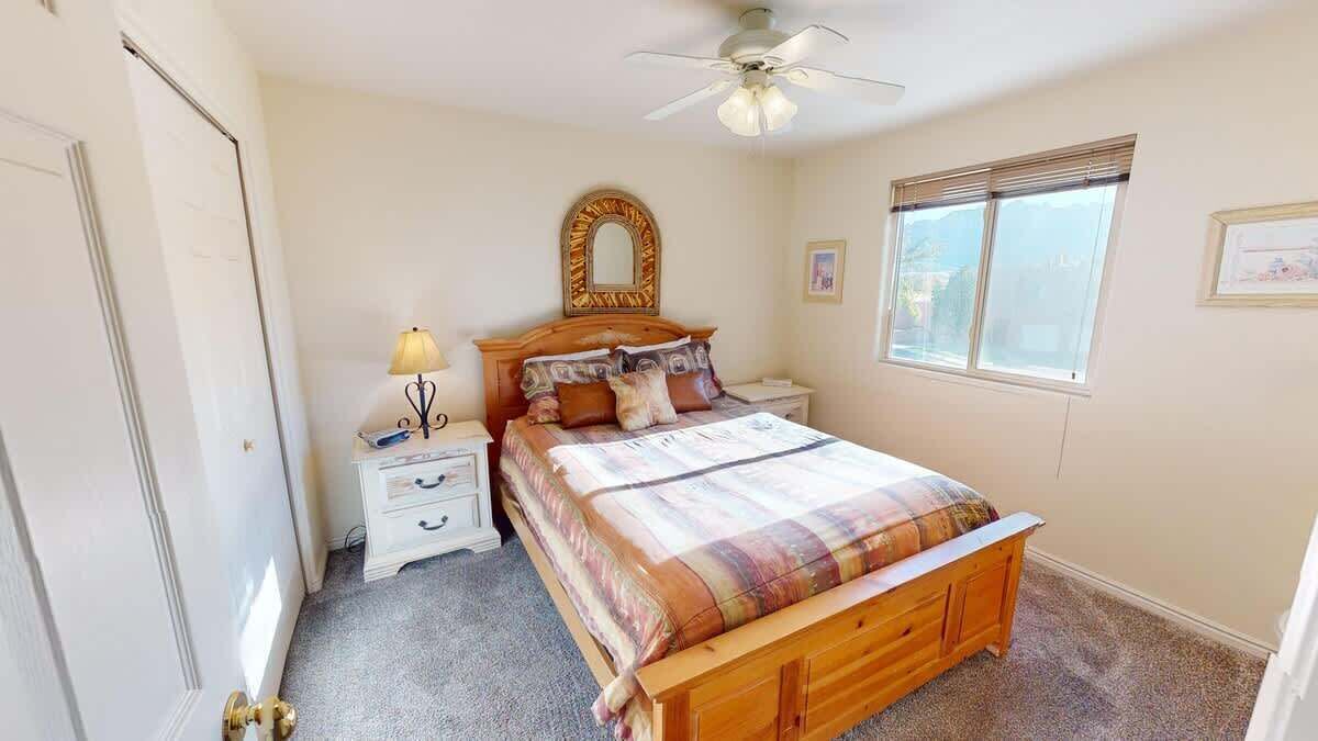 3 bedrooms, iron/ironing board, WiFi (free), bed sheets