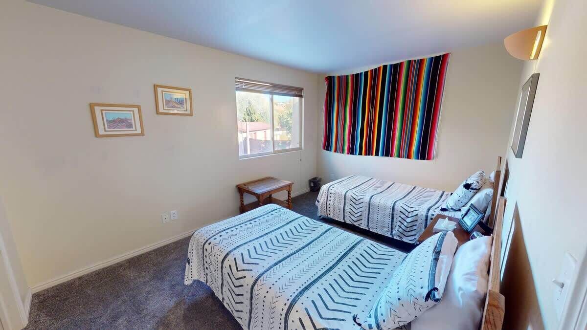 3 bedrooms, iron/ironing board, WiFi (free), bed sheets