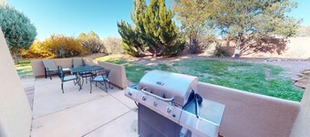 Condominio que admite mascotas, cama King Size, piscina al aire libre, vistas incre��bles, cerca de campo de golf de Moab 