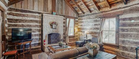 Televisión, chimenea