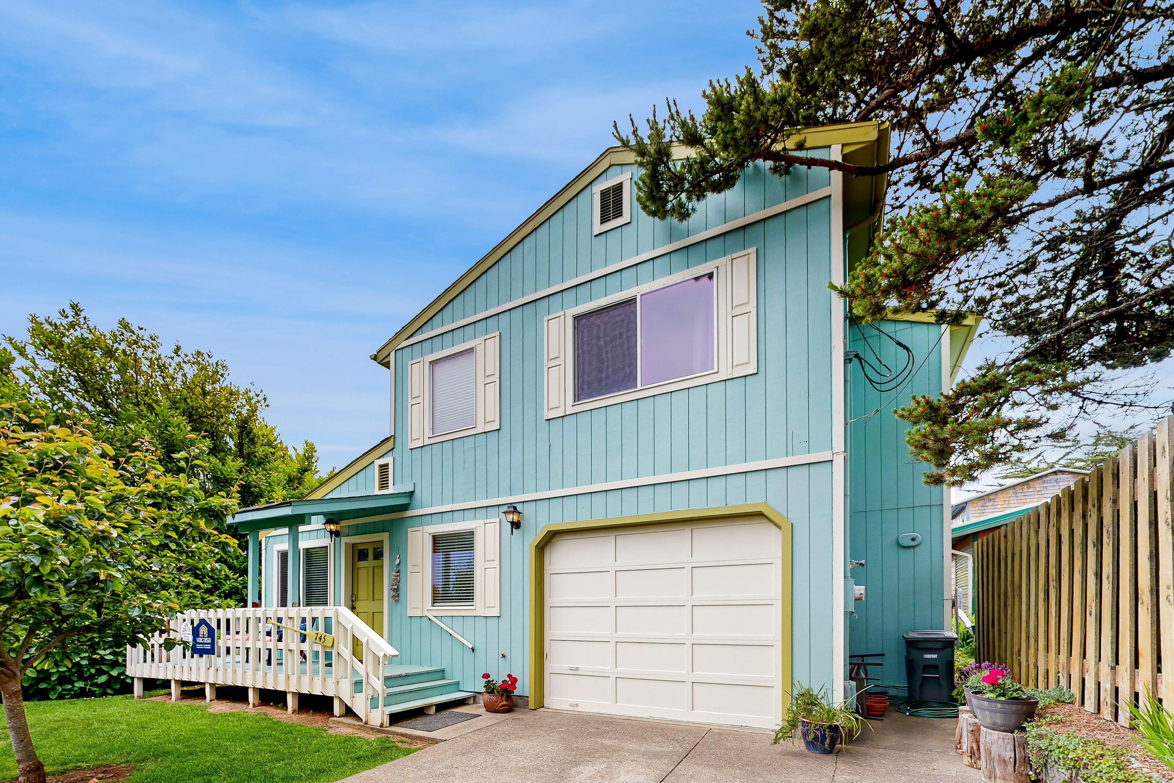 Coastal, Dog-Friendly Home in Great Location - Six Blocks from Nye Beach