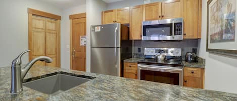 Refrigerador, microondas, horno, placa de cocina