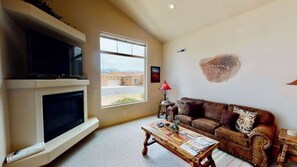 TV, fireplace