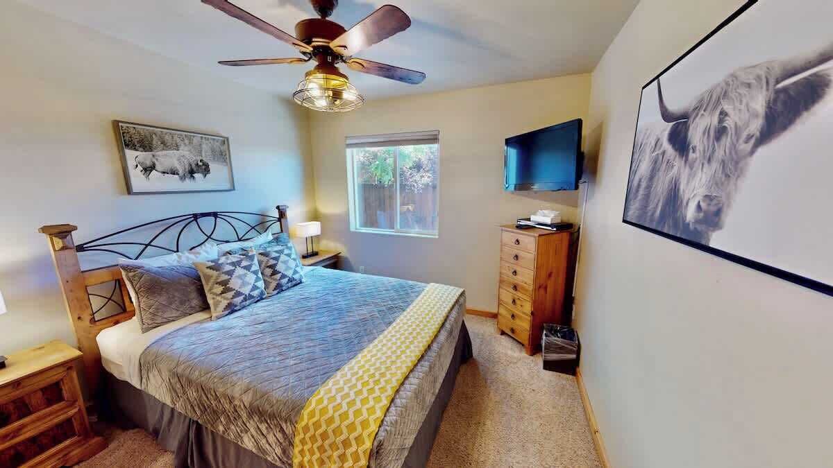 3 bedrooms, iron/ironing board, WiFi (free), bed sheets