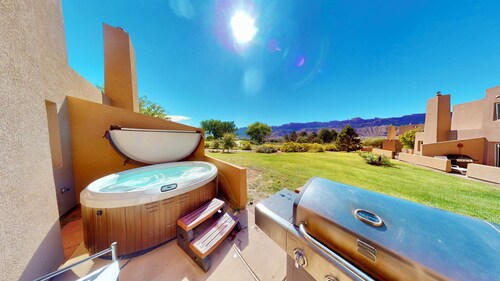 Adventure Villa ~ 3282 | 2 Bed, 2 Bath