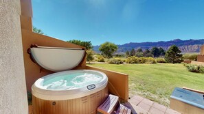 Outdoor spa tub - Adventure Villa ~ 3282 | 2 Bed, 2 Bath (Moab)