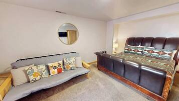 3 bedrooms, iron/ironing board, WiFi (free), bed sheets
