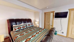 3 bedrooms, iron/ironing board, WiFi (free), bed sheets