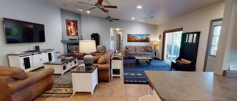 Smart TV, fireplace