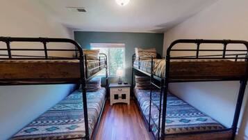 3 habitaciones, tabla de planchar con plancha y wifi gratis