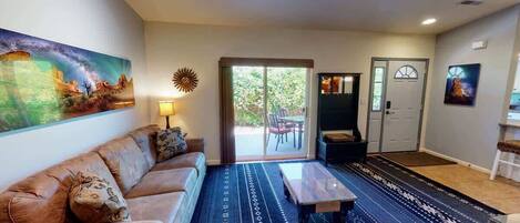 Smart TV, fireplace