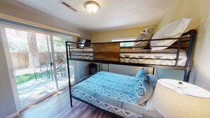 3 chambres, fer et planche à repasser, accès au Wi-Fi (inclus)