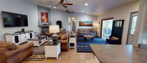 Smart TV, fireplace