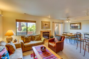TV, fireplace, DVD player, video library - Dog-Friendly Condo on Golf Course with Free WiFi & Seasonal Pool (Moab)