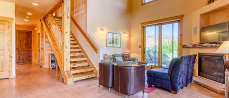 TV, caminetto, lettore DVD