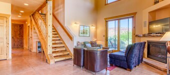 ¡Las increíbles vistas desde esta casa que admite perros sorprenderán a todo el grupo!