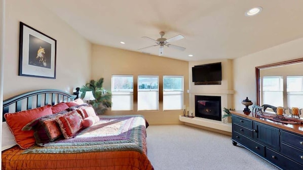 Smart TV, fireplace