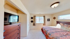 3 bedrooms, iron/ironing board, free WiFi, bed sheets