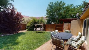 Outdoor dining - Arches East - 389, Downtown Moab 3-Bedroom Townhom (Moab)