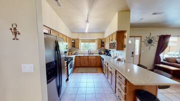 Coffee/tea maker, microwave, oven, stovetop