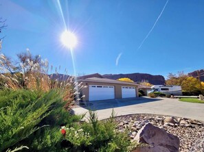 Property grounds - Arches East - 389, Downtown Moab 3-Bedroom Townhom (Moab)