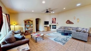 Smart TV, fireplace, offices - Arches East - 389, Downtown Moab 3-Bedroom Townhom (Moab)