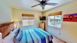 3 bedrooms, desk, iron/ironing board, WiFi (free) - Arches East - 389, Downtown Moab 3-Bedroom Townhom (Moab)