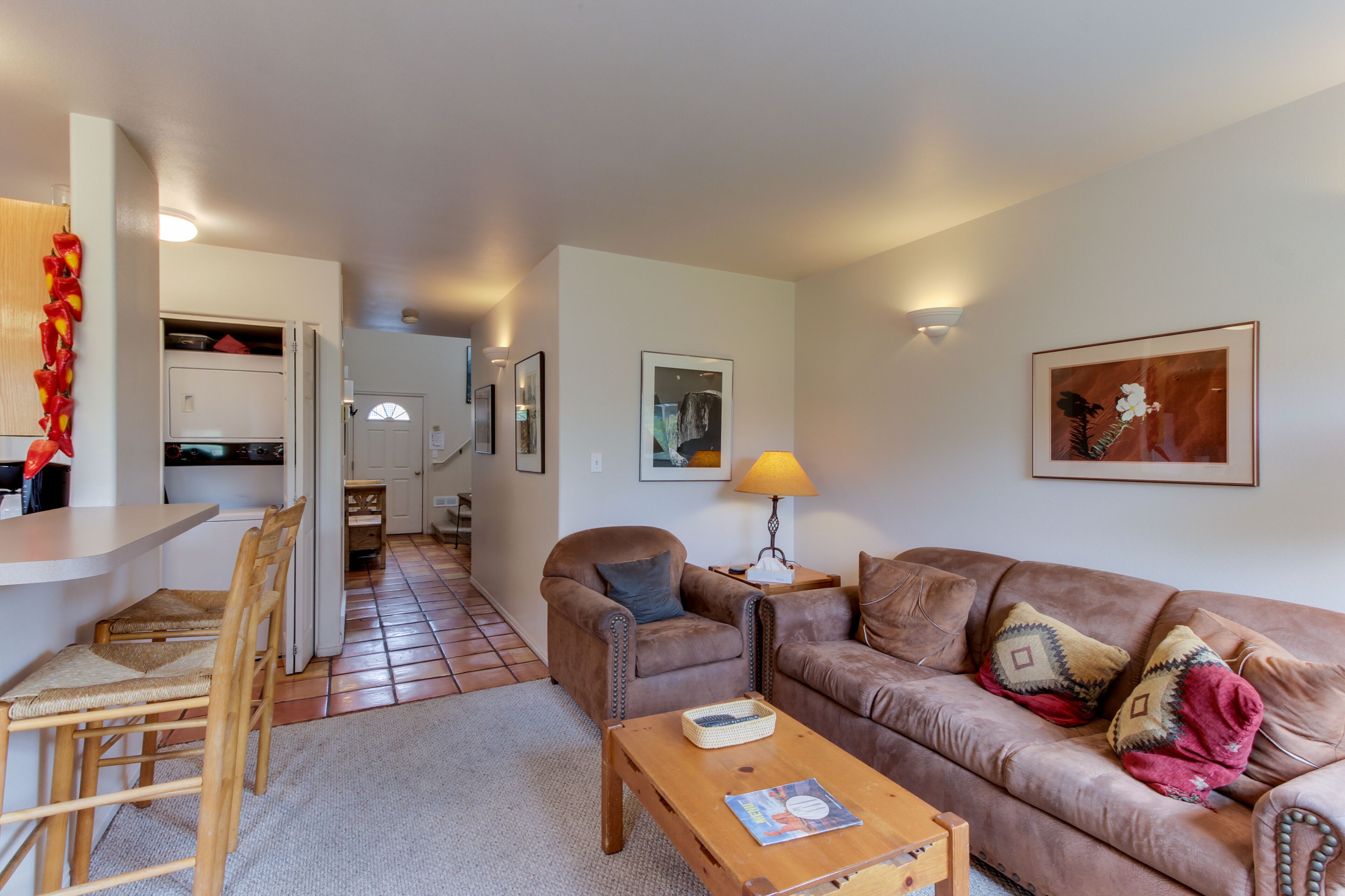 Télévision, cheminée, lecteur de DVD