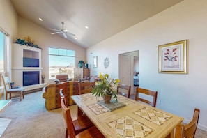 Dining - Family-friendly home with mountain view,  great locale, seasonal pool & hot tub (Moab)